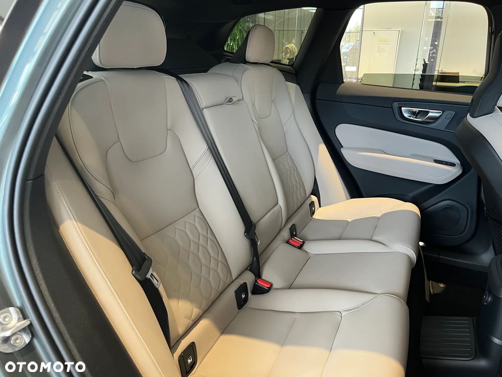 Volvo XC 60 T6 Plug-In Hybrid AWD Ultra Dark - 11