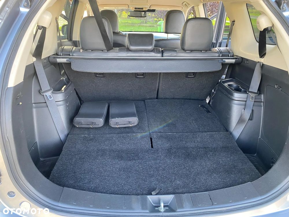 Mitsubishi Outlander - 12