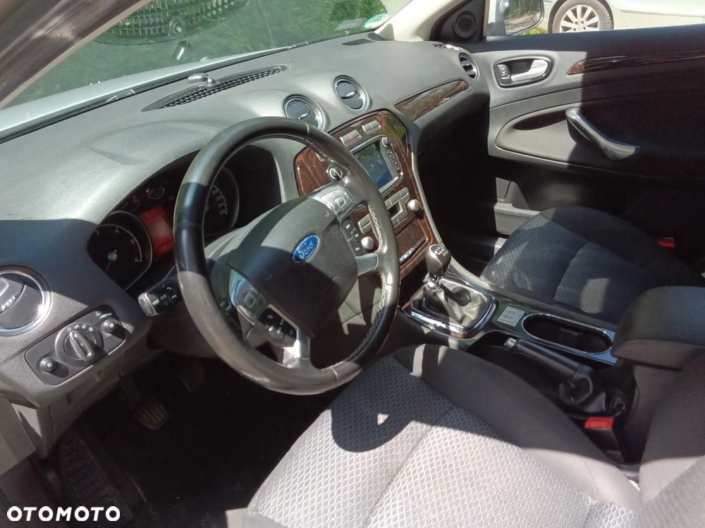 Ford Mondeo 2.0 TDCi Ghia - 14