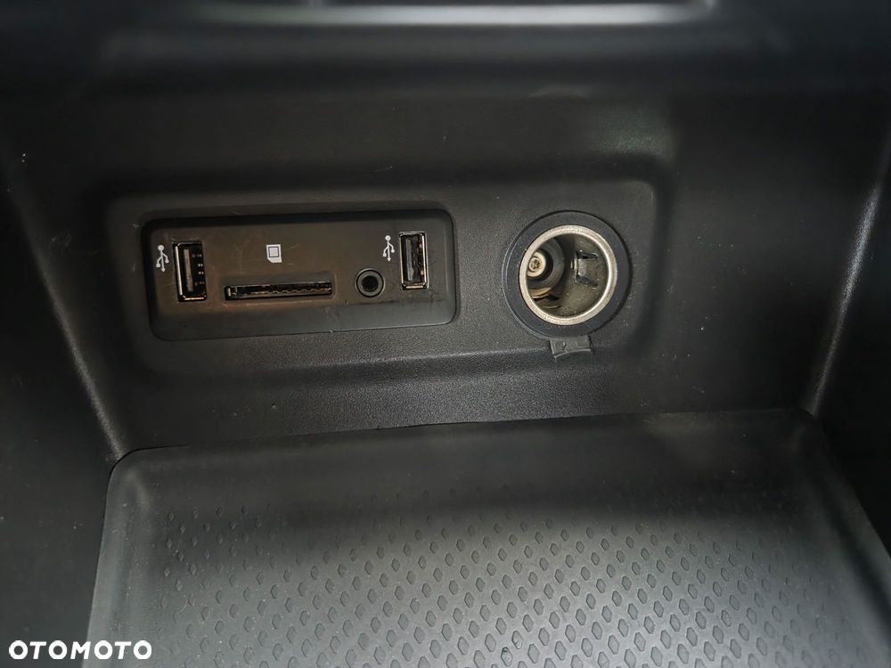 Renault Megane ENERGY TCe 130 EDC BOSE EDITION - 32