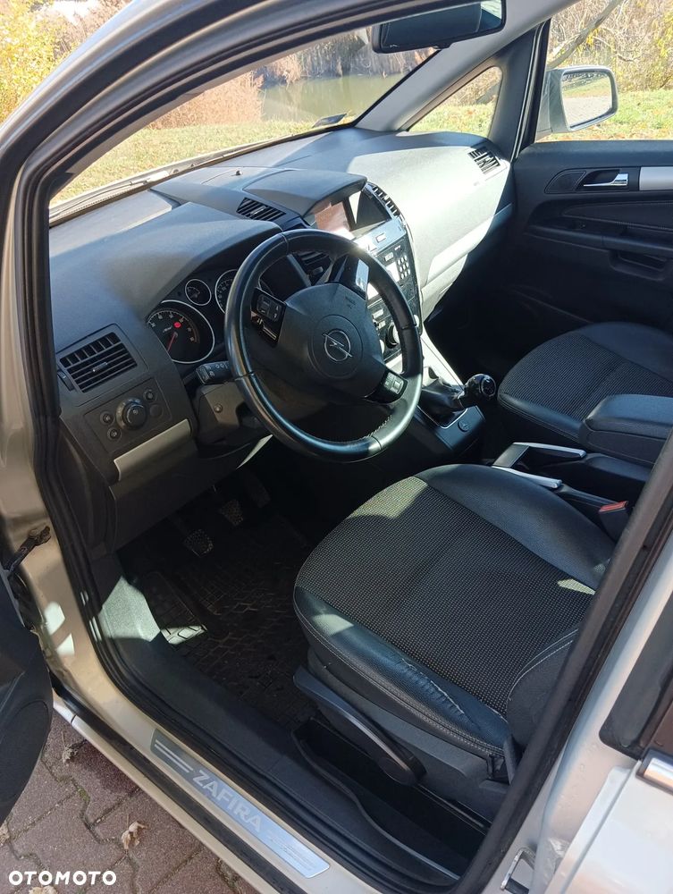 Opel Zafira 1.8 Cosmo - 10