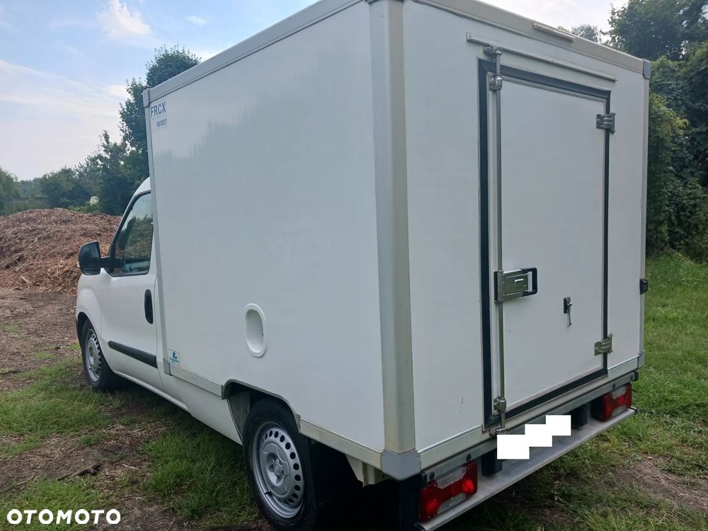 Fiat Doblo 1.3 JTD 2015r Izoterma chlodnia Mroźnia Agregat 230V lodziarka mrożonka - 10