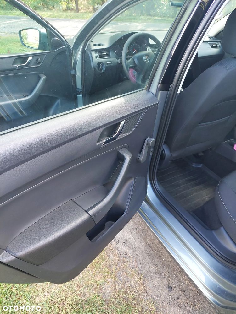 Skoda RAPID 1.2 TSI Ambition - 17