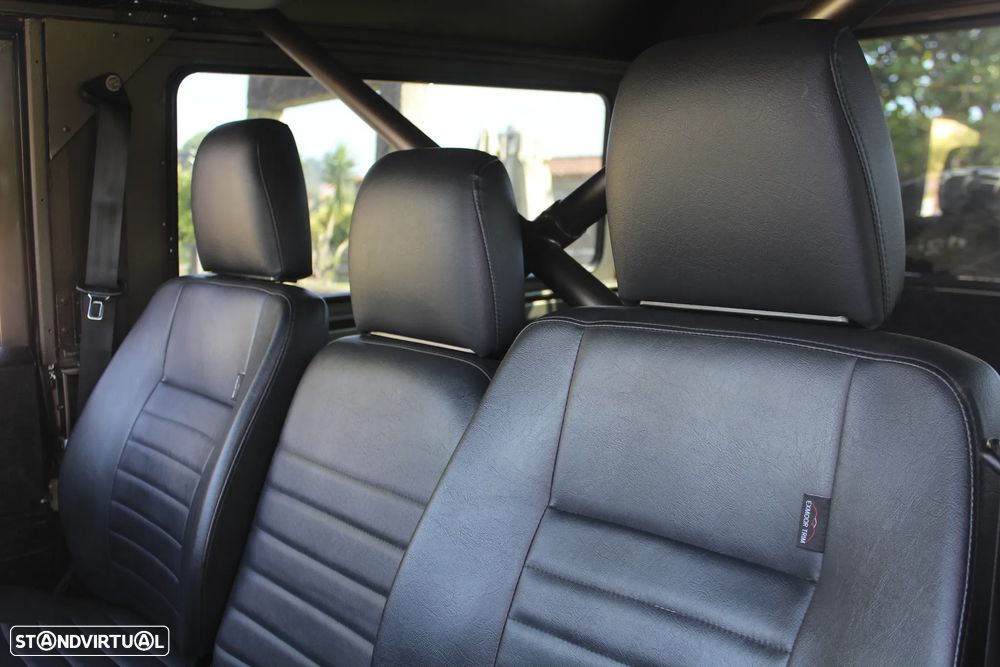 Land Rover Defender 90 2.5 TD5 Metal Top - 18