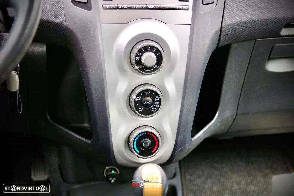 Toyota Yaris 1.4 D-4D Sol+AC - 13