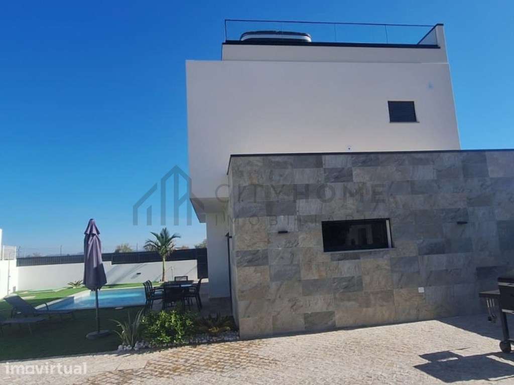 Moradia T3 com rooftop, piscina e vista mar - Grande imagem: 5/60