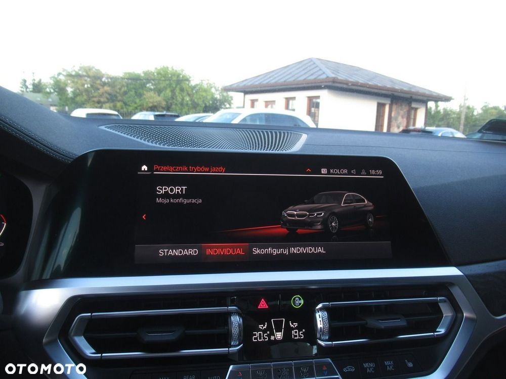 BMW Seria 3 320i Luxury Line - 26