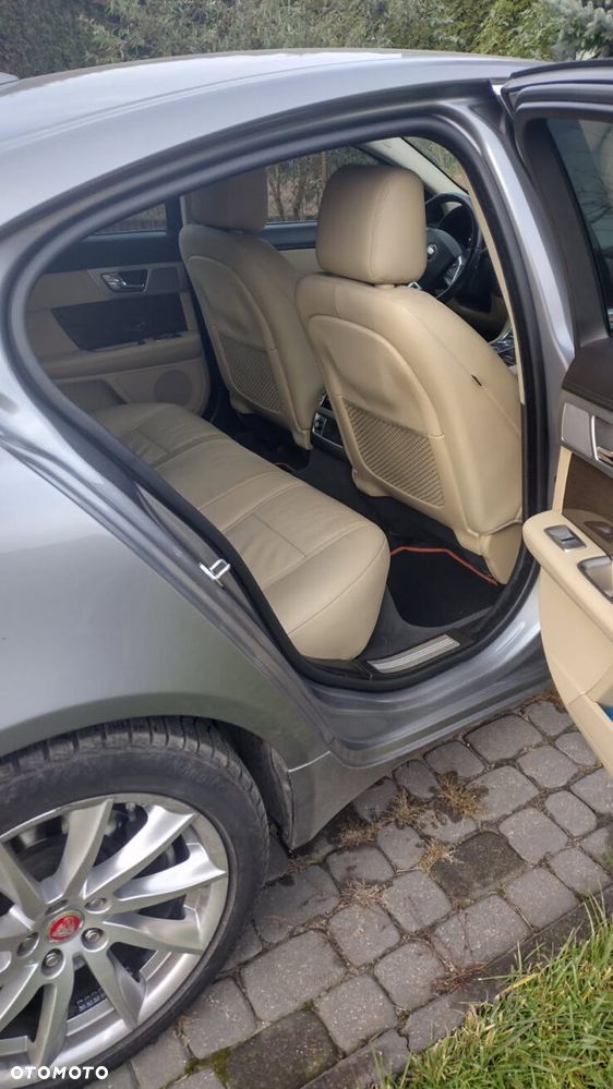 Jaguar XF 2.2 D R-Sport - 4