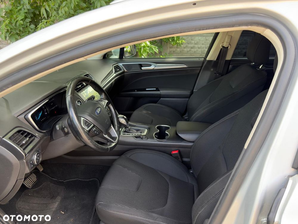 Ford Mondeo 2.0 Hybrid Titanium - 23