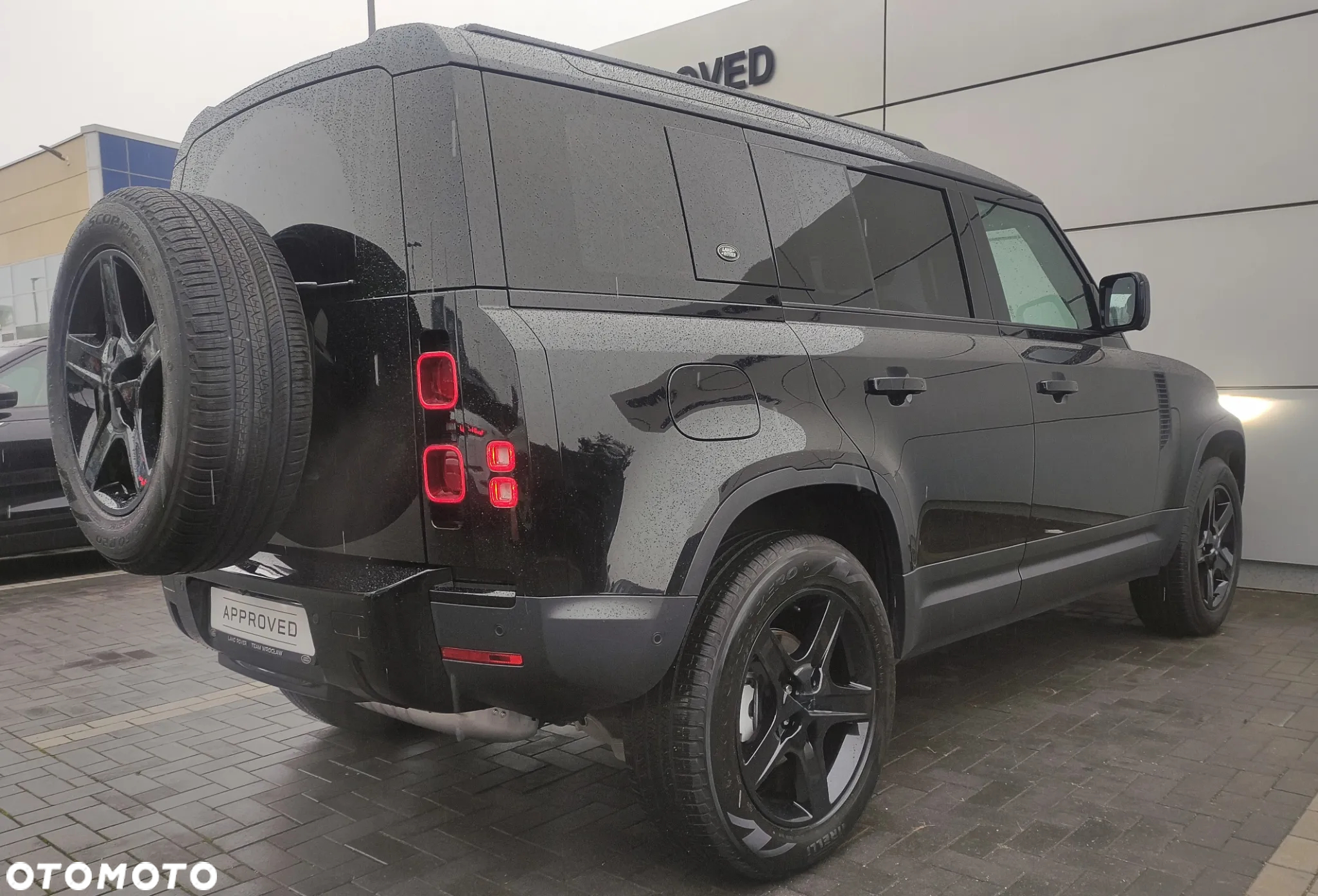 Land Rover Defender - 4