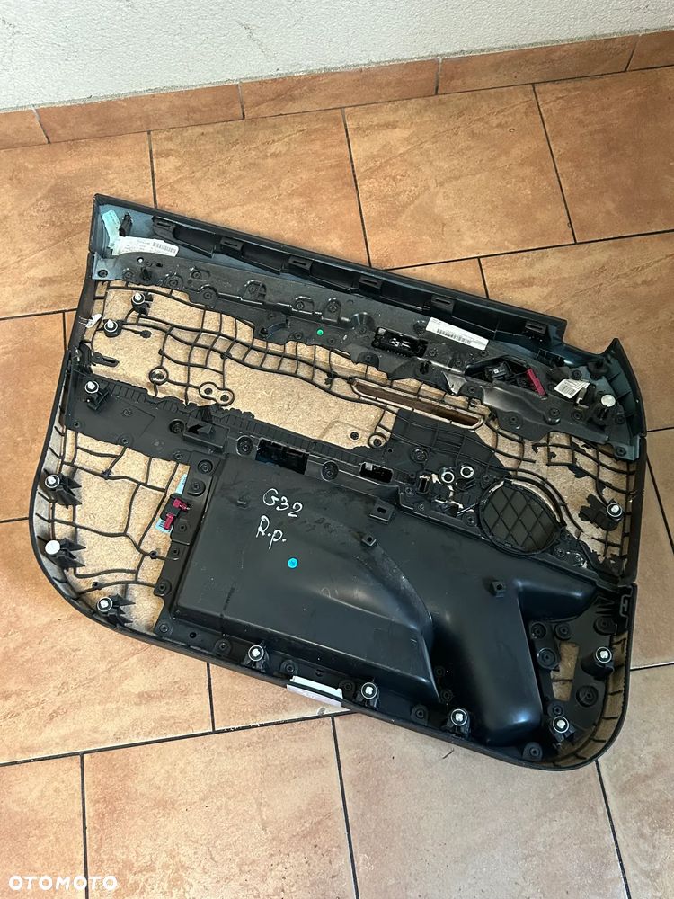 TAPICERKA DRZWI PRAWY PRZÓD BMW G32 - 2