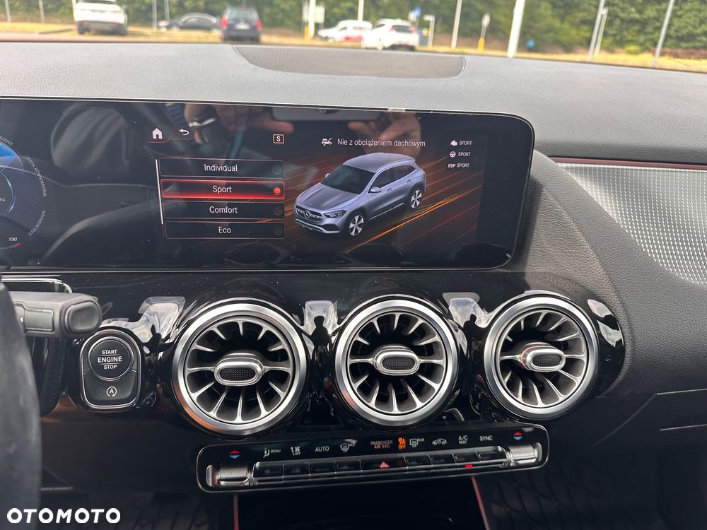 Mercedes-Benz GLA 200 d 4-Matic - 15