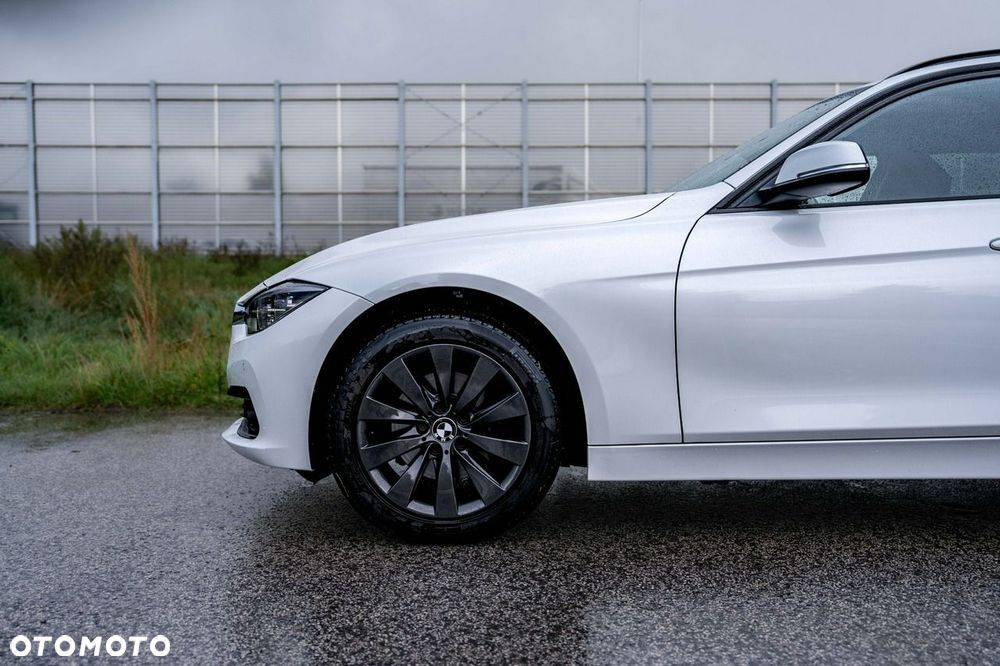 BMW Seria 3 320d xDrive - 12