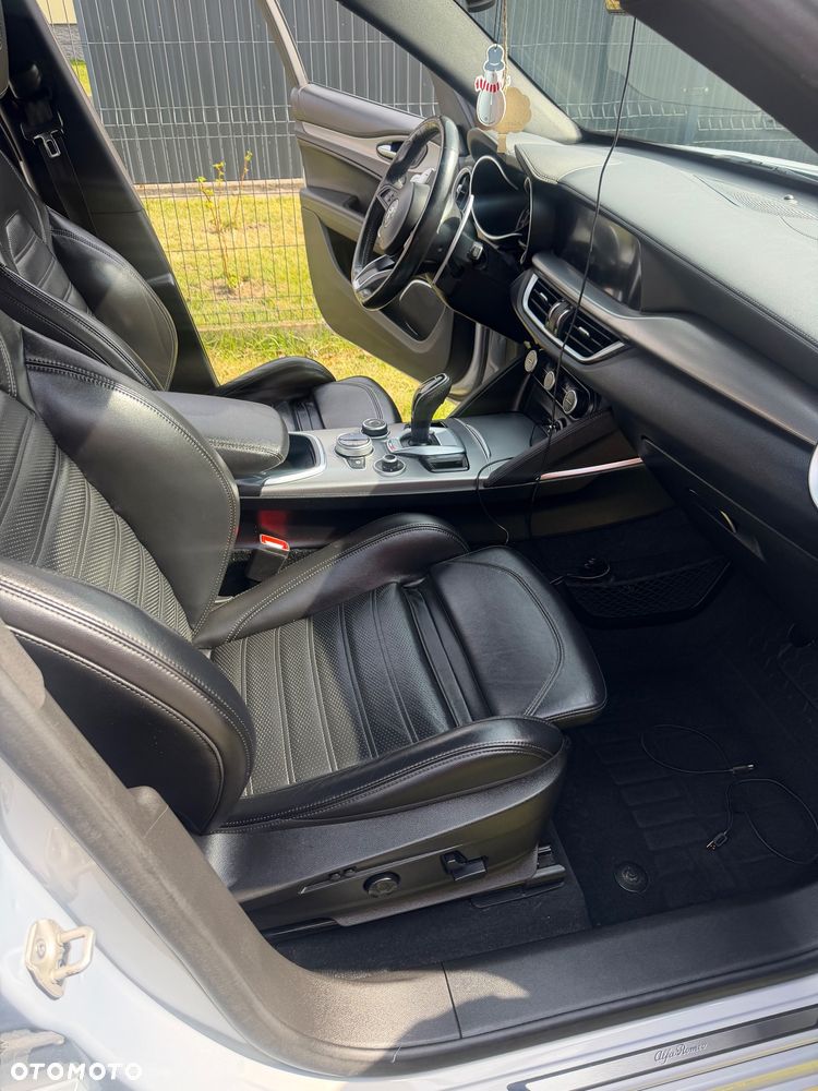 Alfa Romeo Stelvio 2.0 Turbo Veloce Q4 - 13