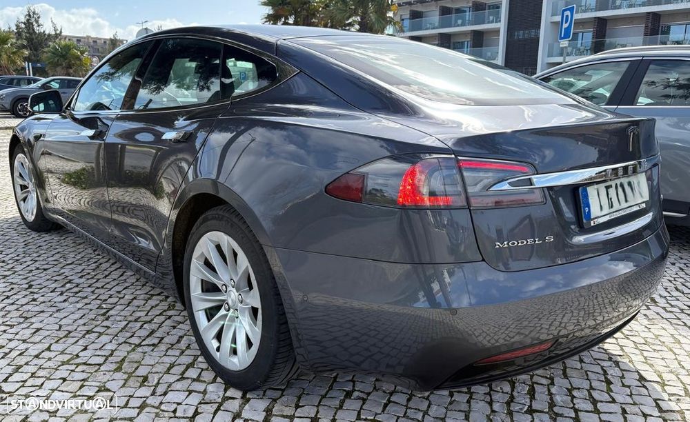 Tesla Model S - 4