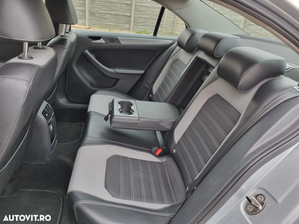 Volkswagen Jetta 2.0 TDI CR DPF DSG Highline - 5