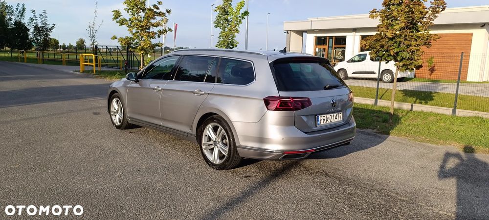 Volkswagen Passat Variant 2.0 TDI SCR DSG Elegance - 8