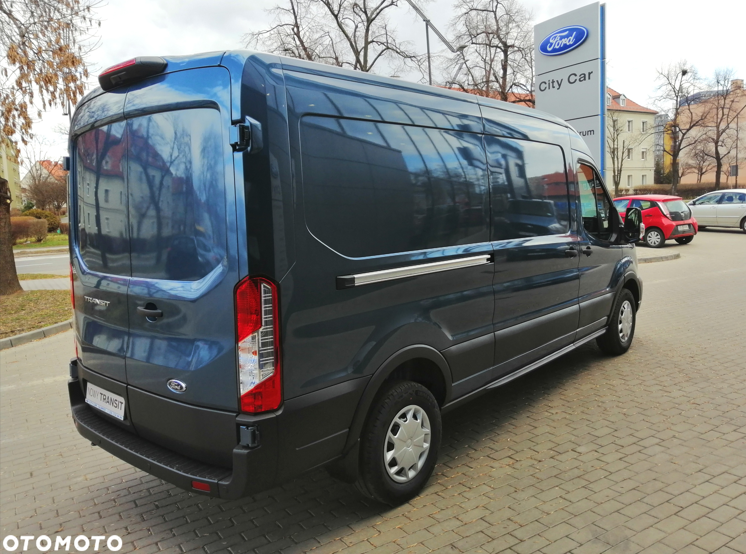 Ford Transit Van - 21
