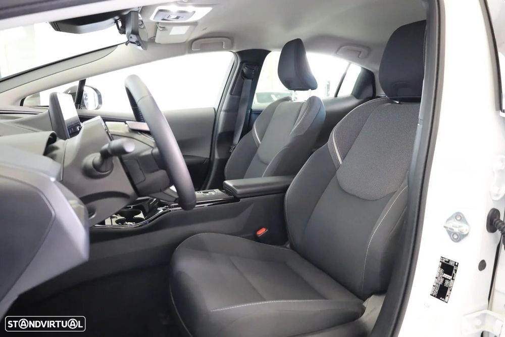 Toyota Prius 2.0 Plug-in Luxury - 27