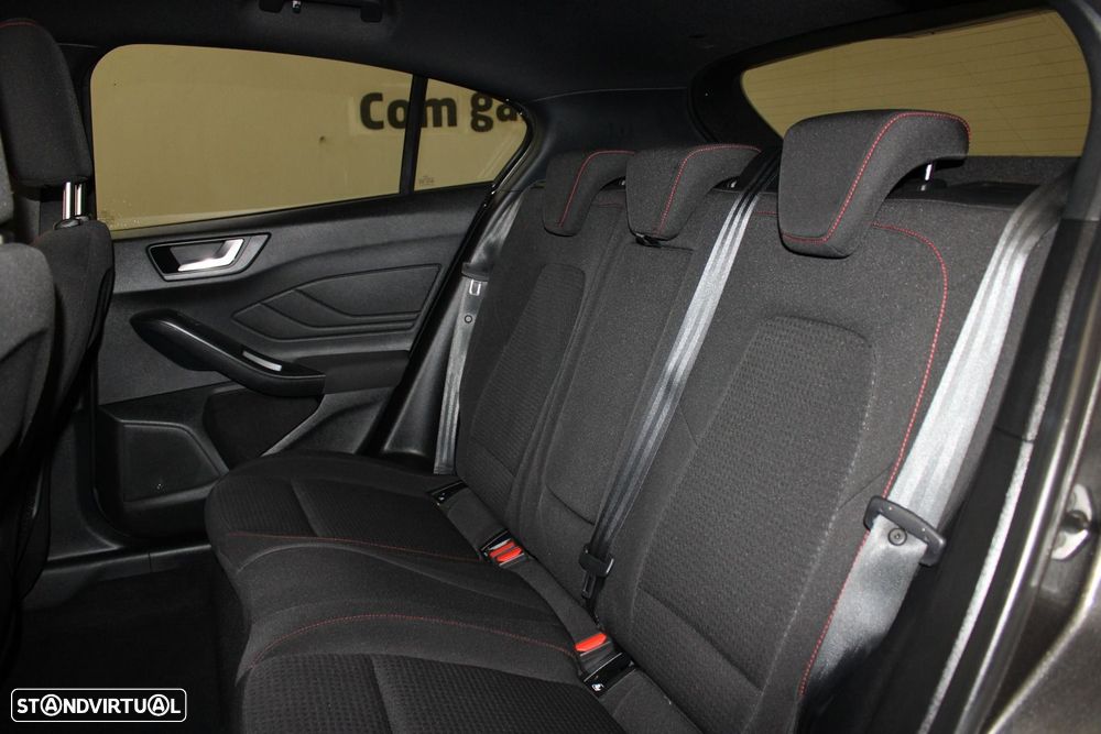 Ford Focus 1.0 EcoBoost MHEV ST-Line - 26