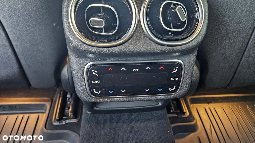 Mercedes-Benz GLC - 29