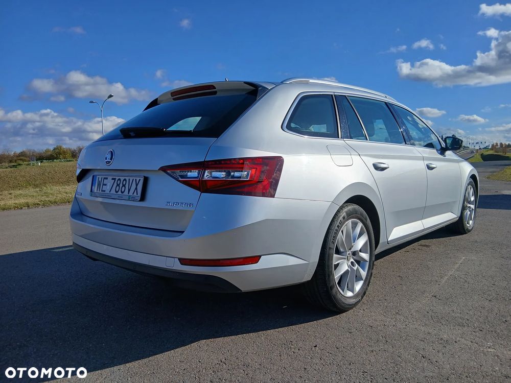 Skoda Superb 2.0 TDI SCR Style DSG - 3
