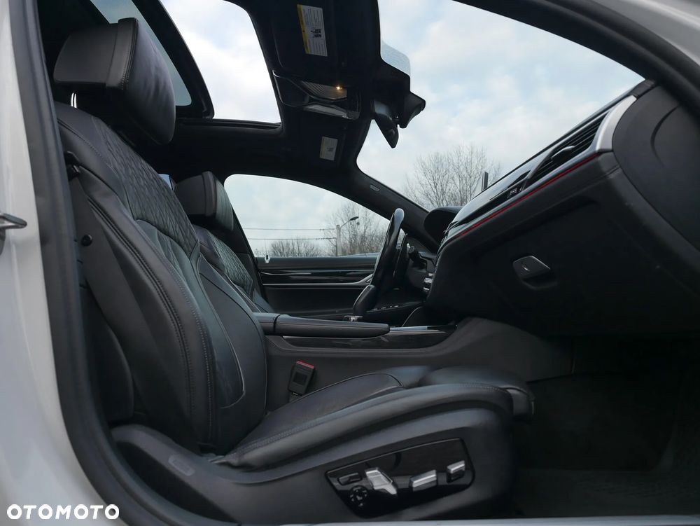 BMW Seria 7 750Li xDrive - 21