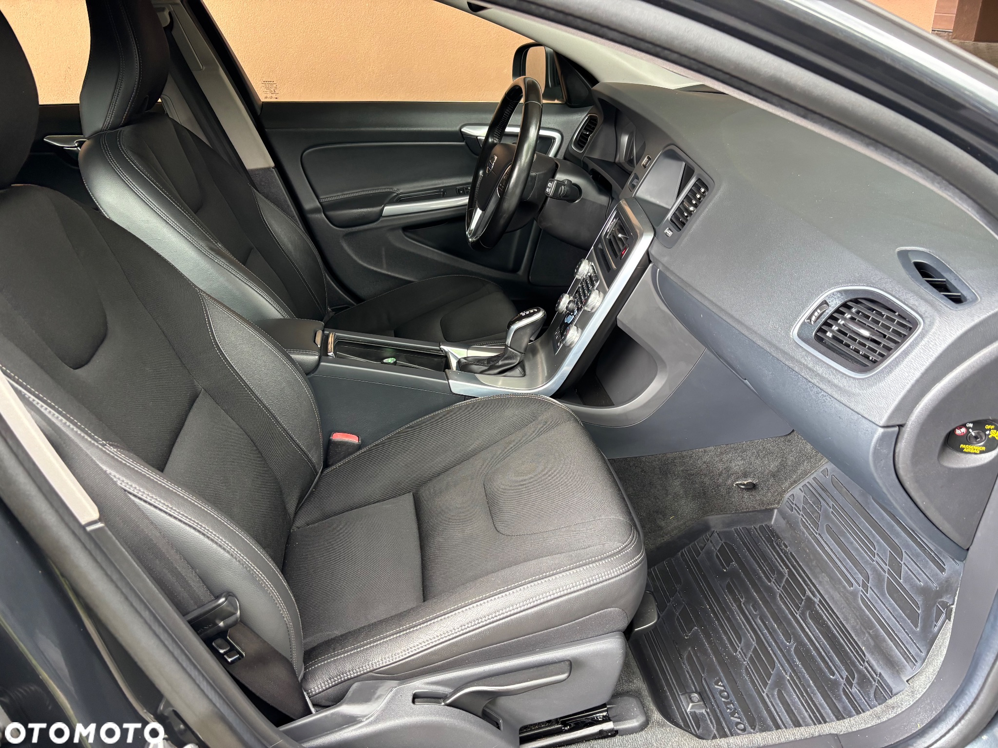 Volvo V60 T5 Drive-E Dynamic Edition (Momentum) - 36