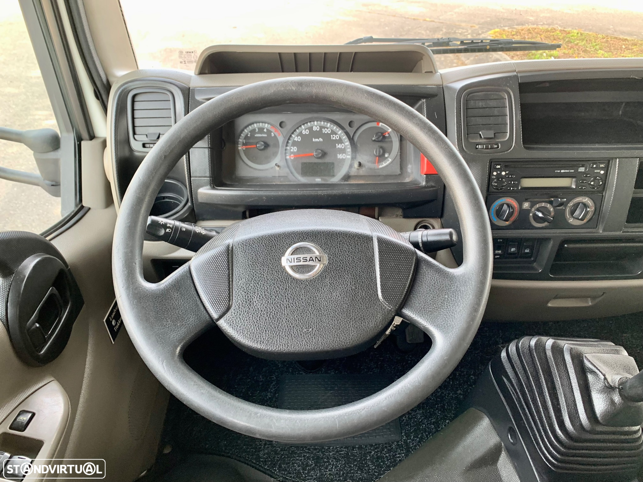 Nissan Cabstar / 6 lugares - 17