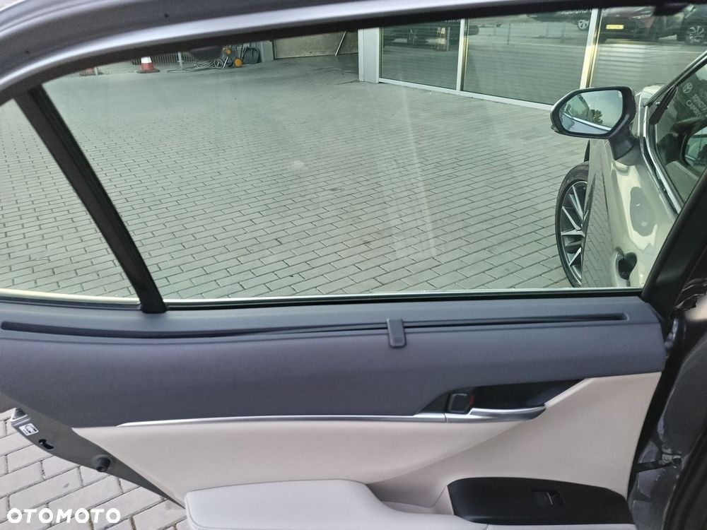 Toyota Camry 2.5 Hybrid Executive CVT - 27