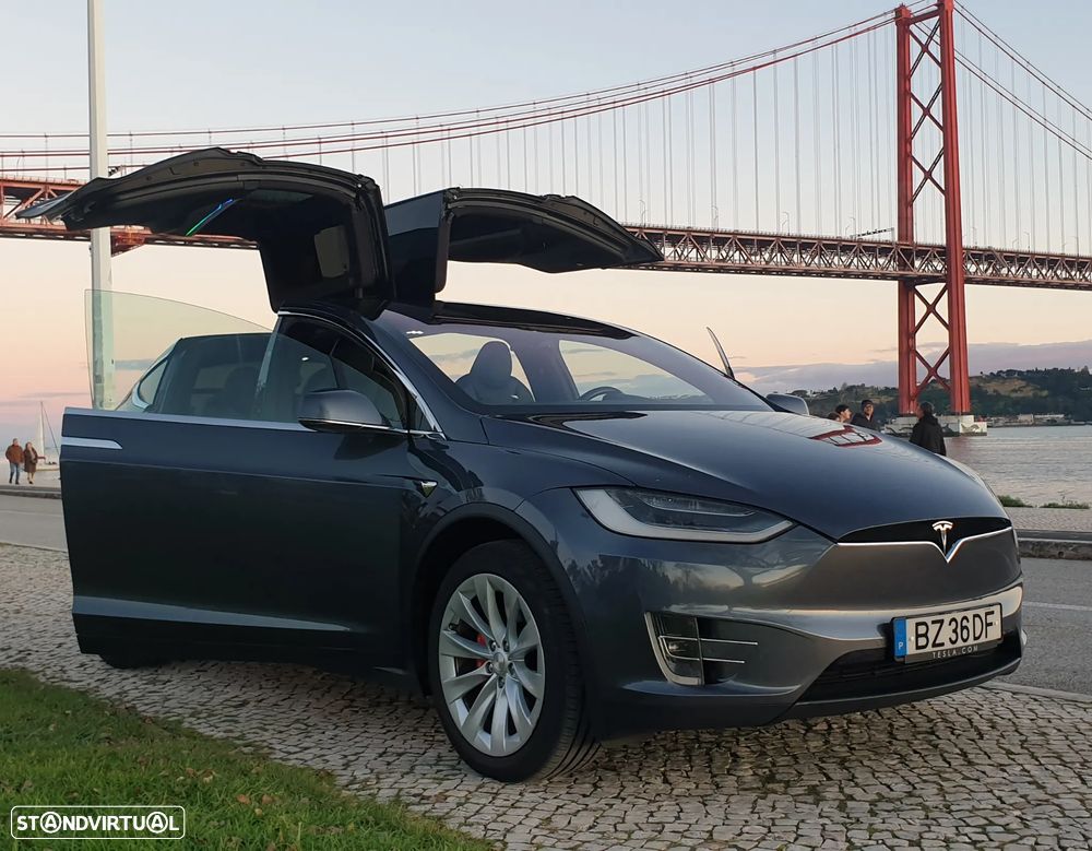 Tesla Model X - 1