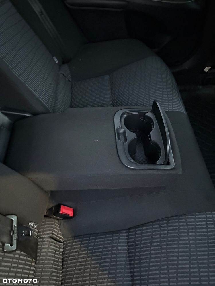 Toyota Avensis - 17