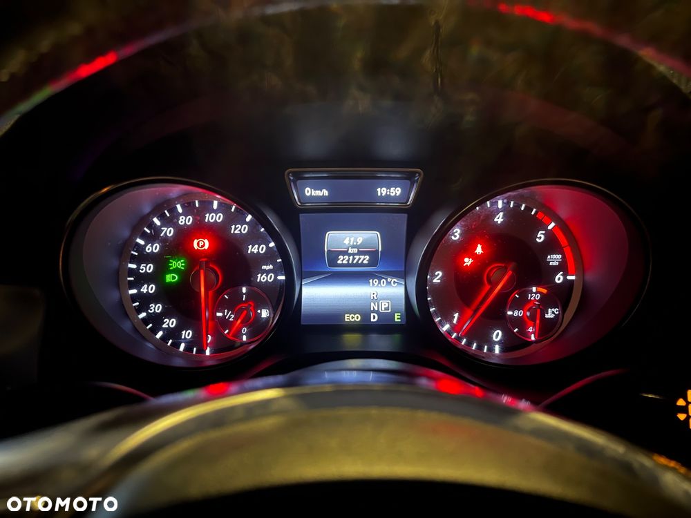 Mercedes-Benz CLA 220 CDI 7G-DCT AMG Line - 21