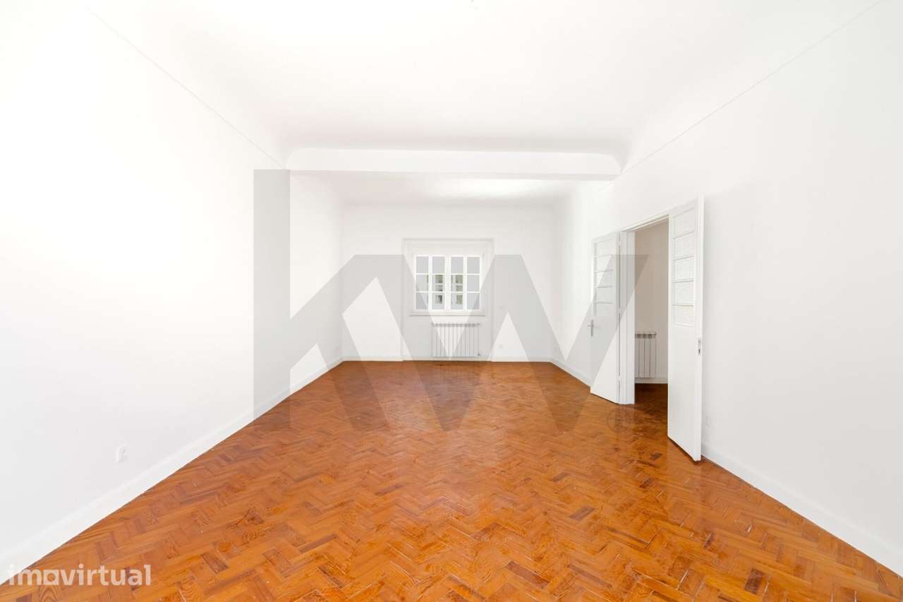 Apartamento T4 com Garagem na Avenida Defensores de Chaves - Grande imagem: 2/21