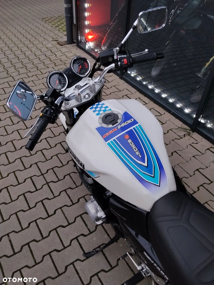 Suzuki GSX - 19