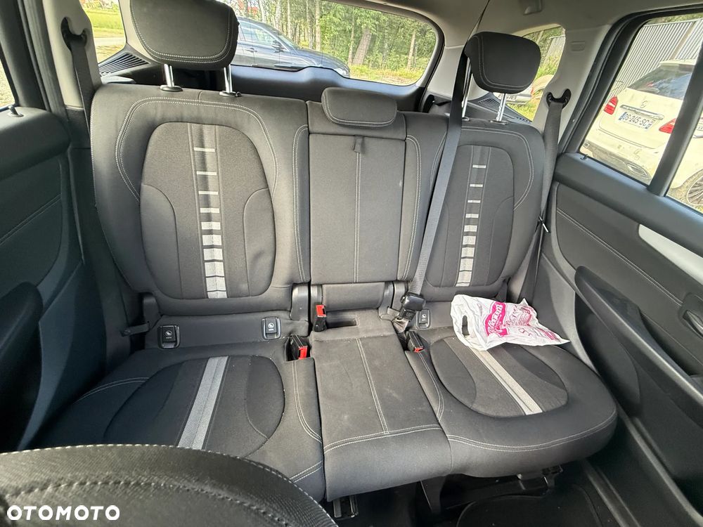 BMW Seria 2 218i - 12