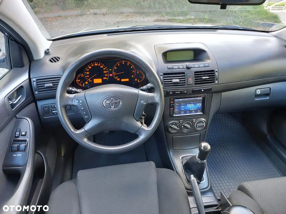 Toyota Avensis - 14