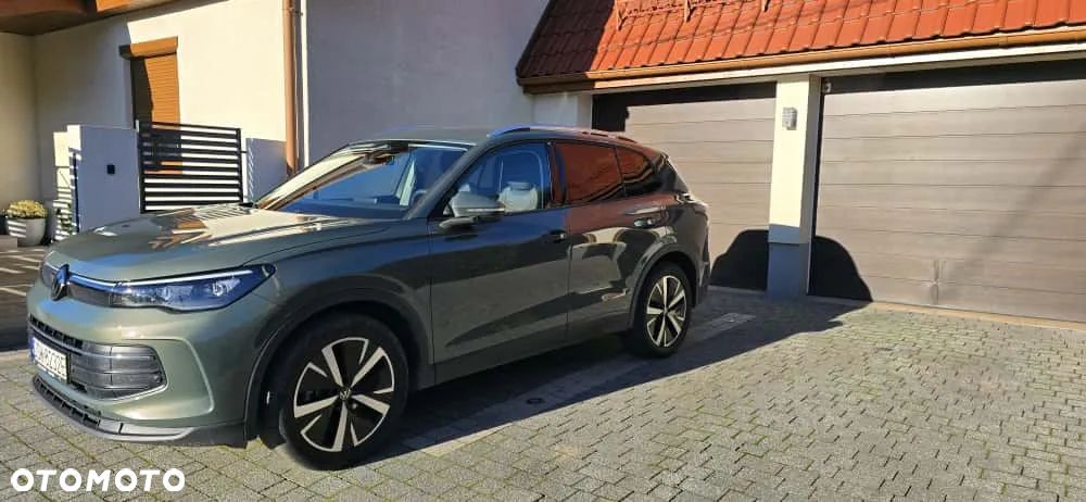 Volkswagen Tiguan - 1