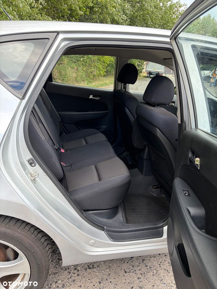 Hyundai i30 1.6 Classic + - 11