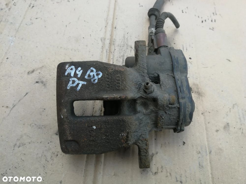 Audi A4 B8 zacisk hamulcowy tył - 10