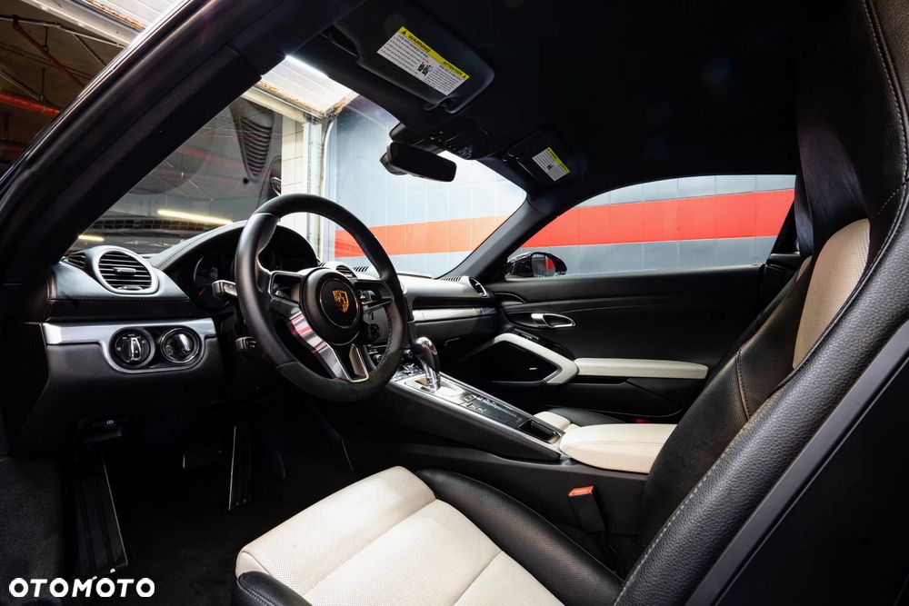 Porsche 718 Cayman - 11
