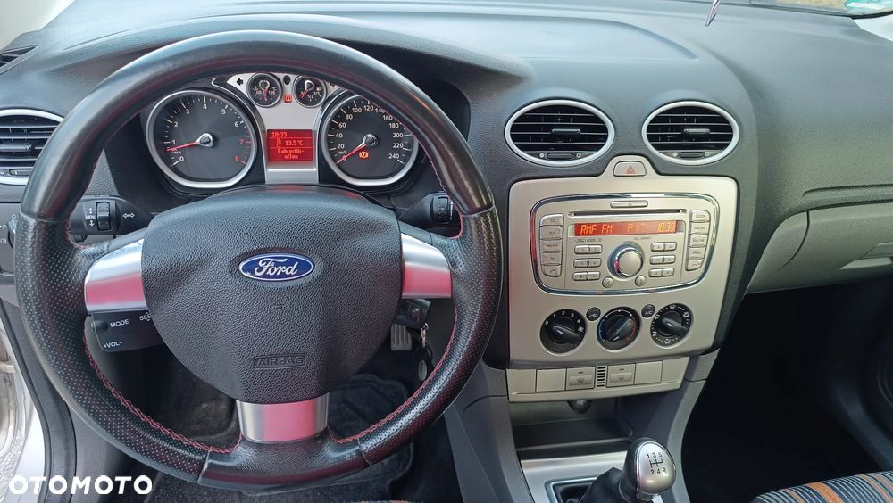 Ford Focus 1.6 16V Style+ - 26