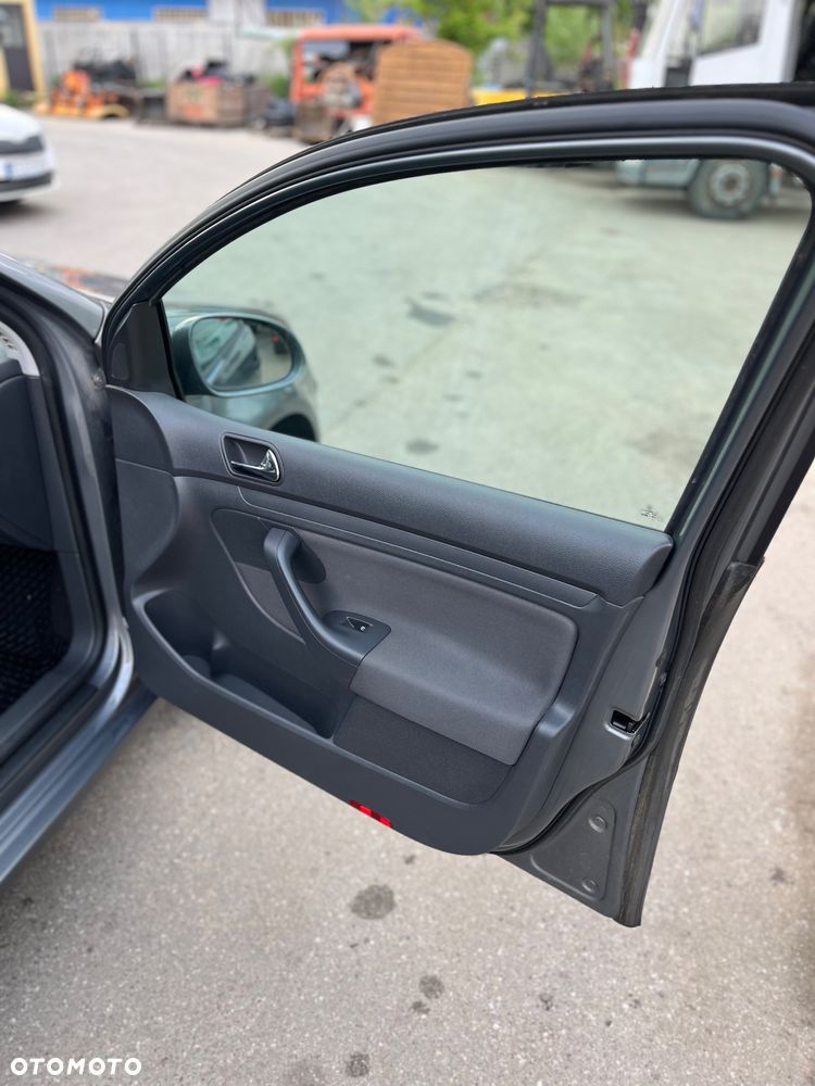 Volkswagen Golf - 10
