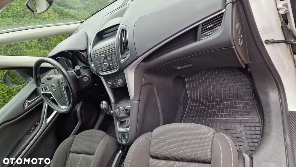 Opel Zafira - 12