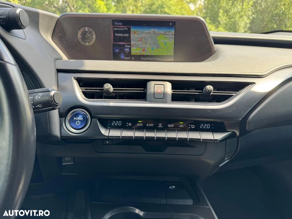 Lexus UX 250h Business Edition - 16