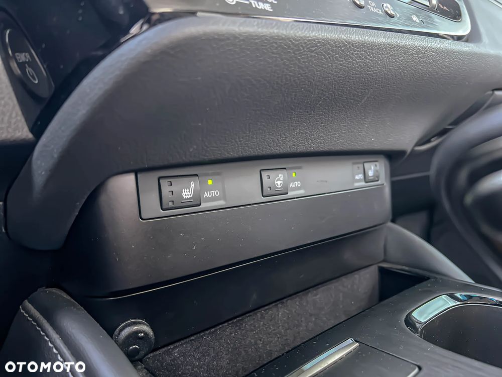 Lexus ES 300h Business Edition - 19