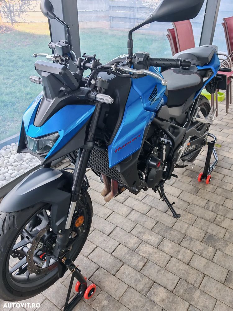 Honda CB 750 Hornet - 3