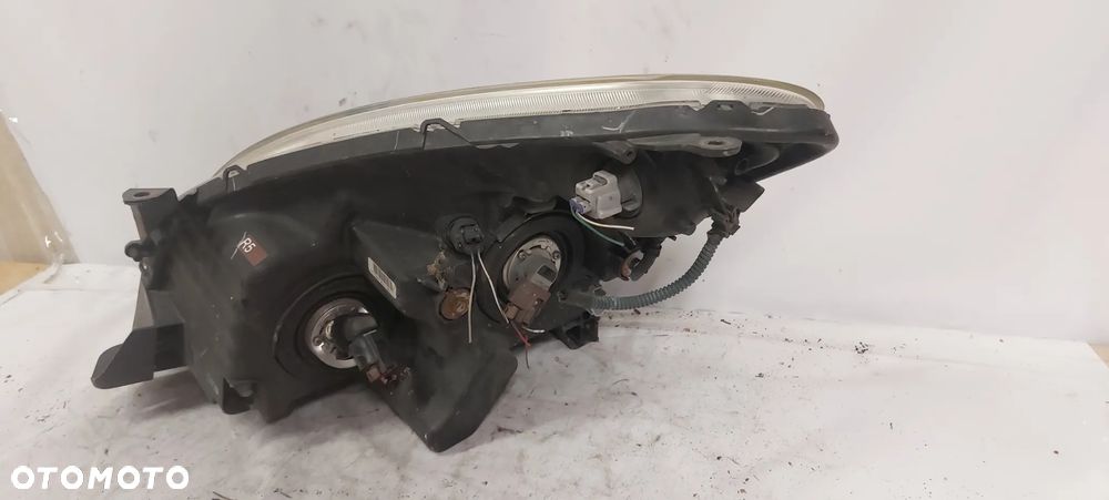 .  PRZOD PRZEDNIA LAMPA PRAWA TOYOTA COROLLA VERSO - 3