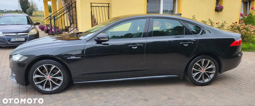 Jaguar XF 20d R-Sport - 26