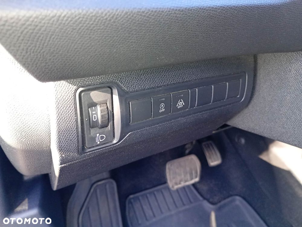 Peugeot 308 - 8